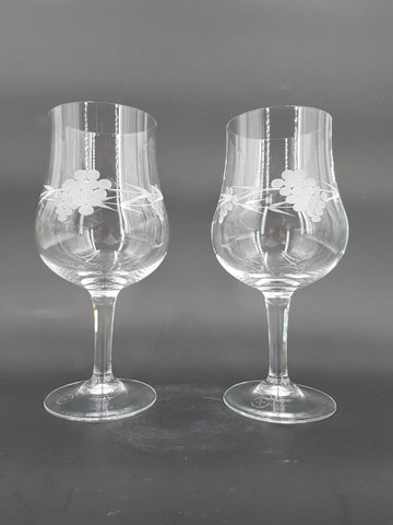 Duo de grands verres à vin en cristal taillé et ciselé main estampillé Klein Baccarat (1980)