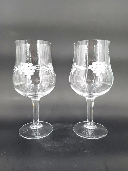 Duo de grands verres à vin en cristal taillé et ciselé main estampillé Klein Baccarat (1980)