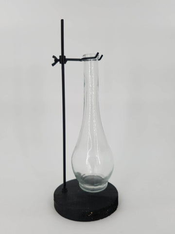 Vase soliflore en verre sur socle en métal et bois