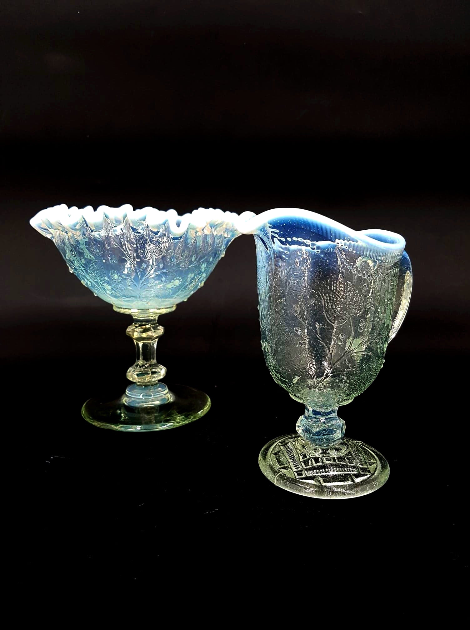 Rare sucrier et pot à lait d'époque Art déco en verre opalescent pressé et moulé