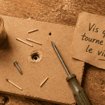 comment serrer une vis qui tourne dans le vide bois sur planche